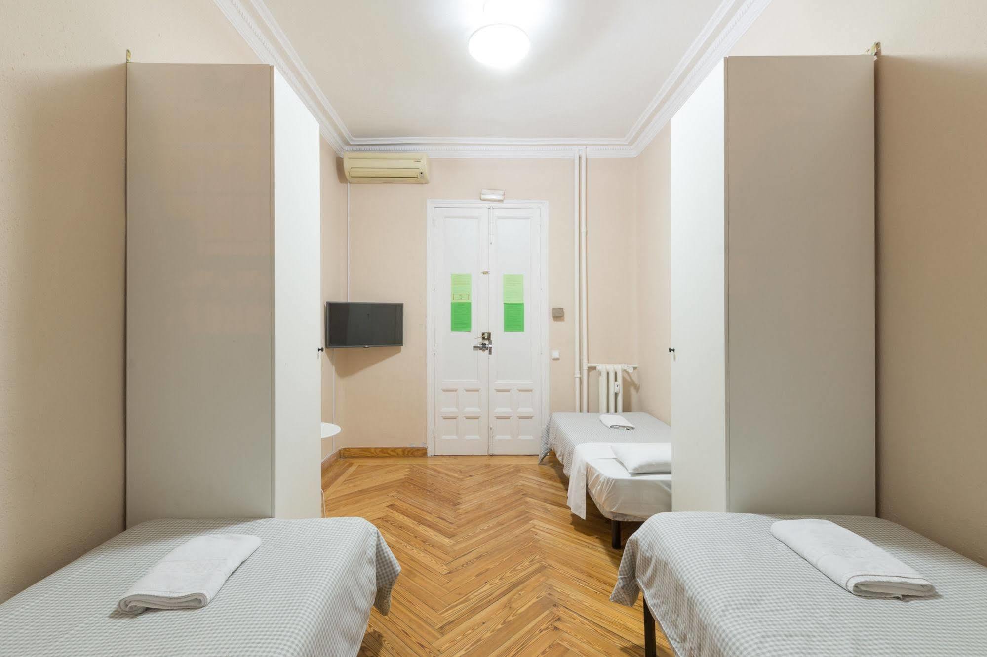 Rooms Arguelles 58 Мадрид Экстерьер фото